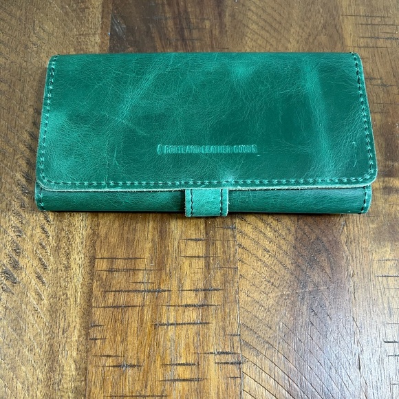 *GUC* *RARE* Portland Leather Goods Cowboy Mint Trifold Wallet - Picture 2 of 3
